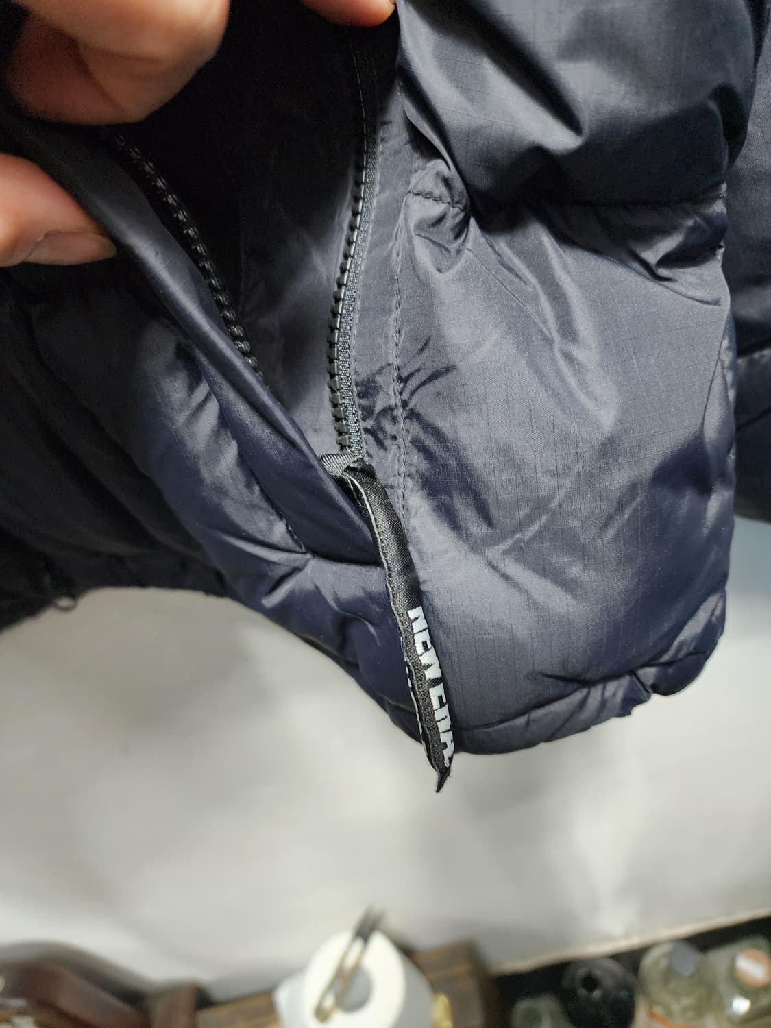 뉴에라 백로고 블랙 패딩  상품이미지6