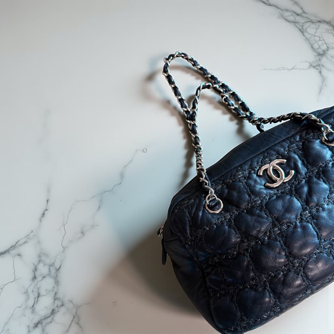 샤넬 12번대 램스킨 × 트위드 믹스 카메라백 상품이미지3