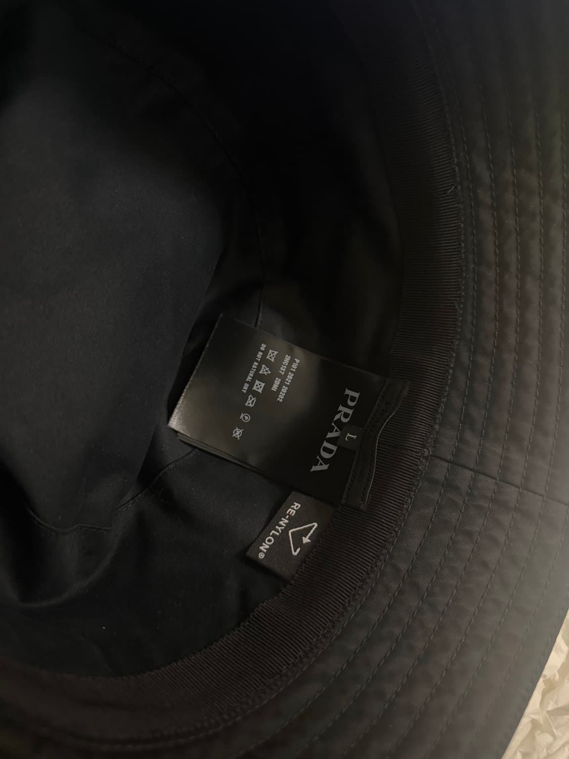 프라다 나일론 버킷햇 라지 상품이미지3