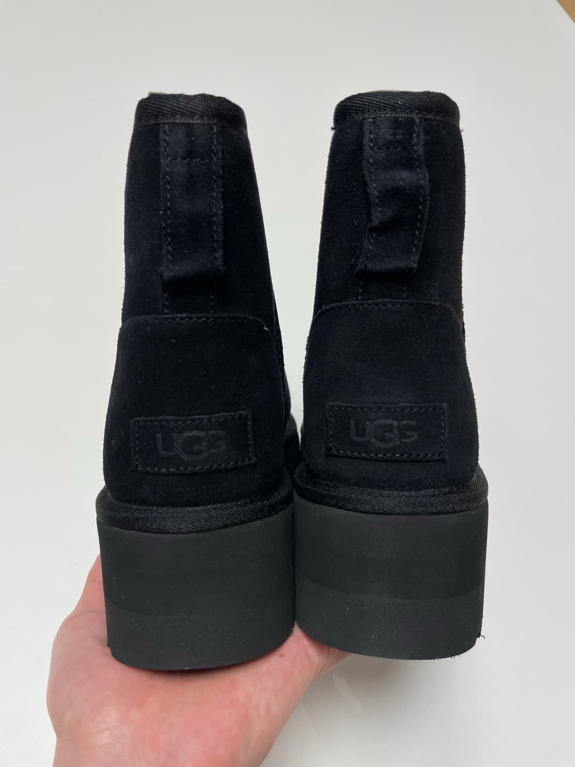 어그 클래식 미니 플랫폼 8사이즈 블랙 새상품 판매 상품이미지3