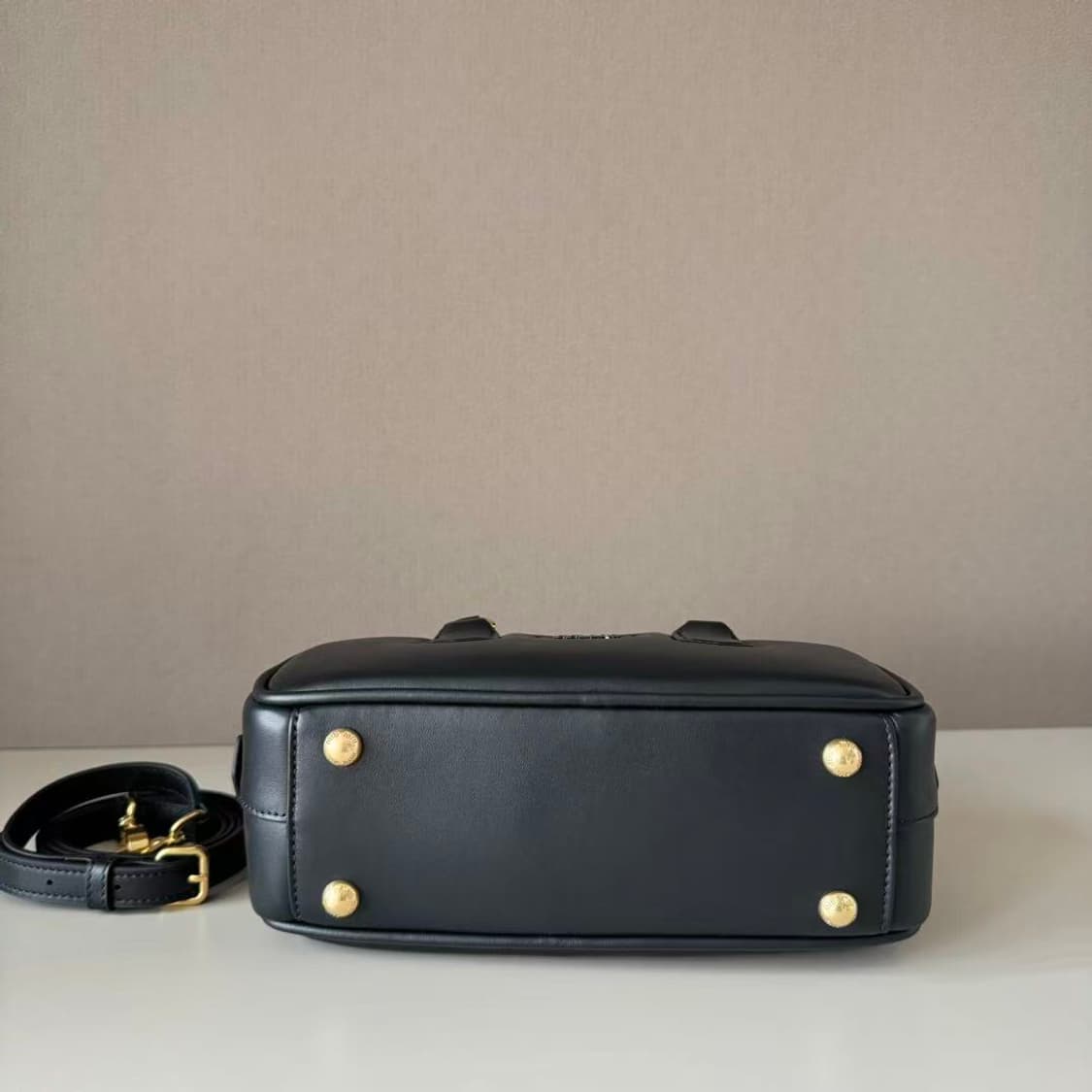 미우 미우 아르카디 레더 미니백 블랙 상품이미지8