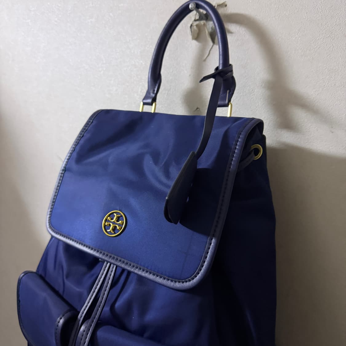 토리버치 나일론 투포켓 백팩 블루 상품이미지2