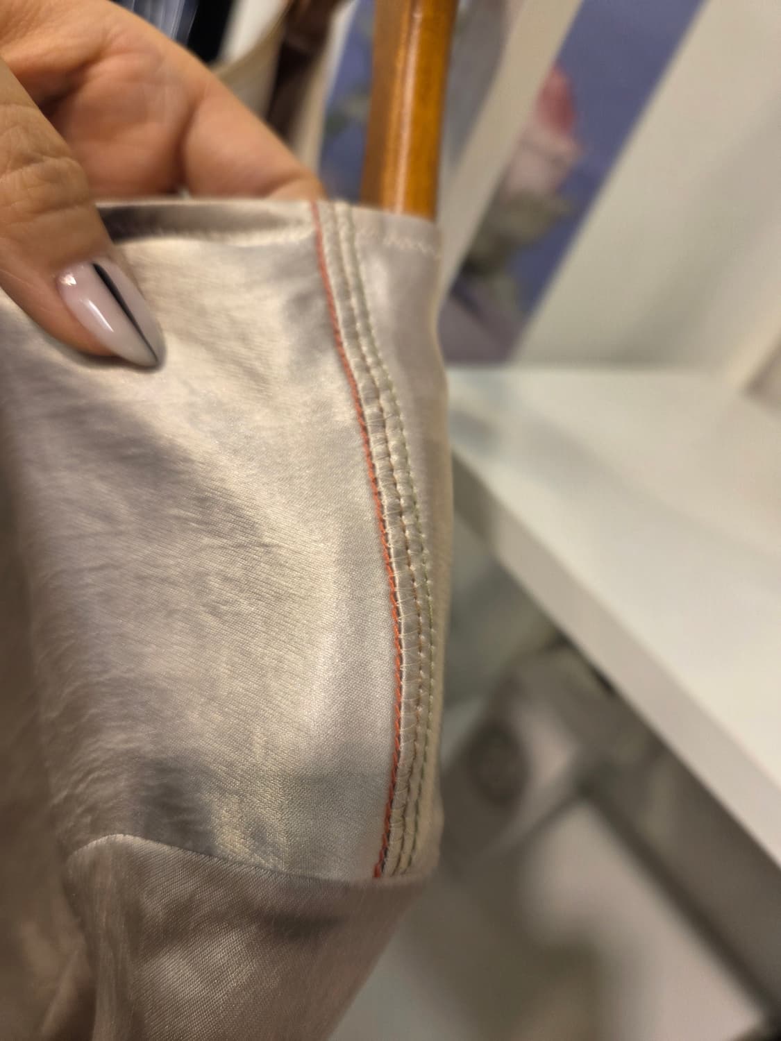 TIME 타임 글로시 새틴 블라우스  티셔츠 상품이미지9