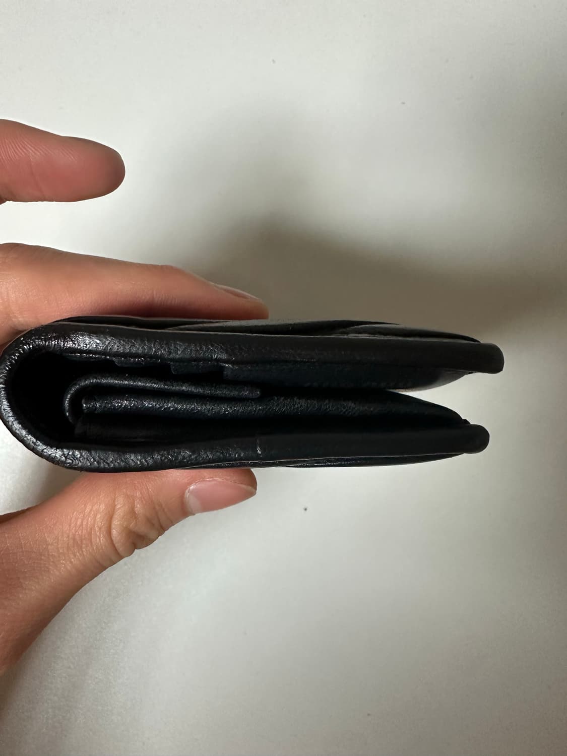 미우미우 칸센트 반지갑 블랙 상품이미지5