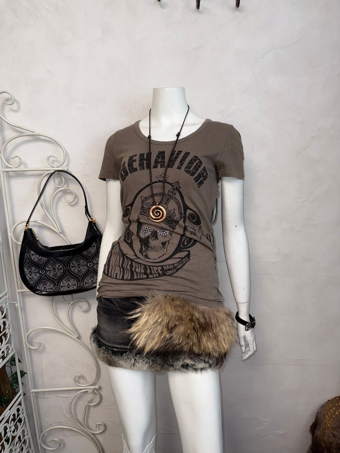 Brown grunge spider web skull cross 반팔티 상품이미지5