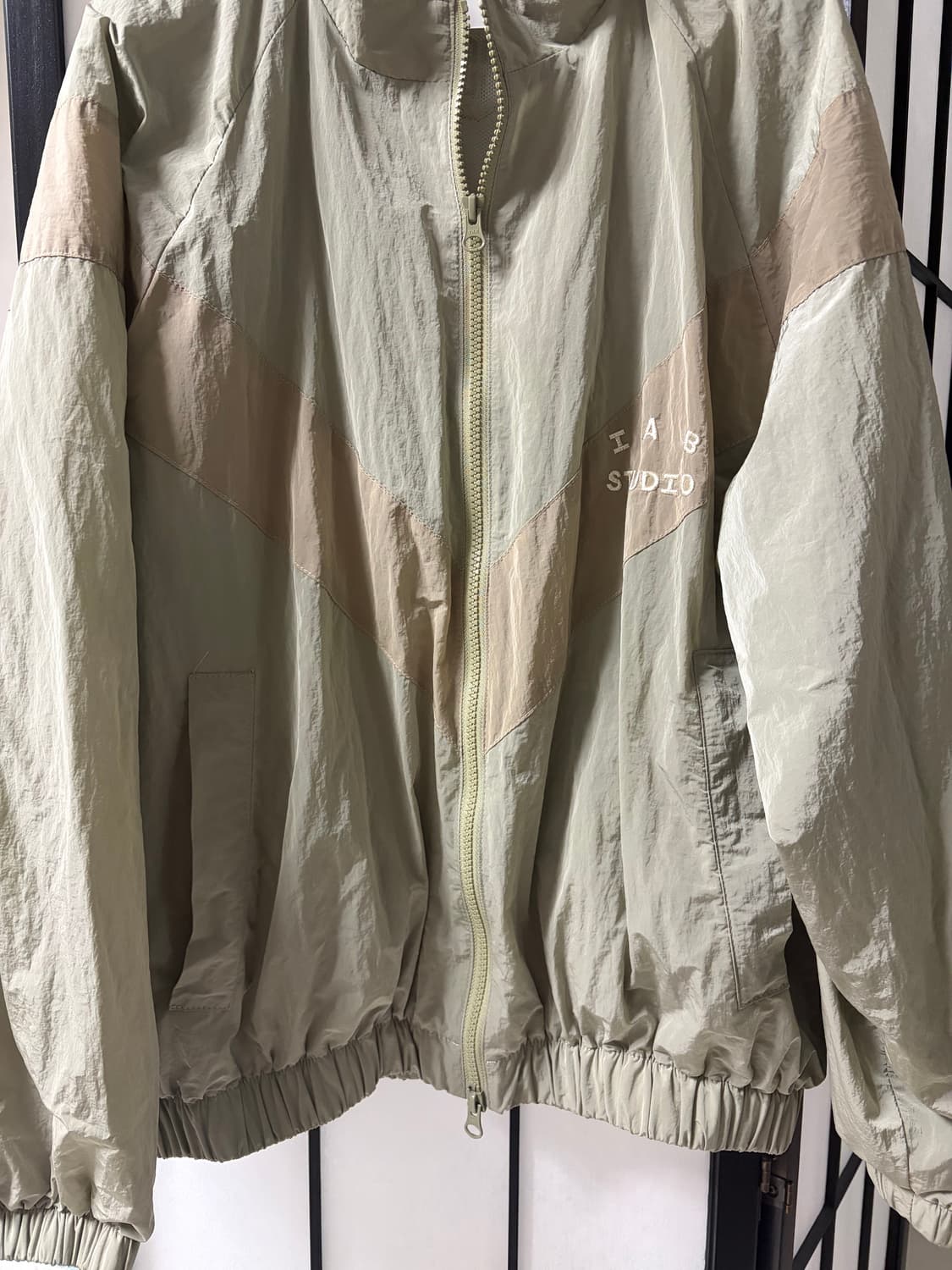 아이앱 스튜디오 D.P콜라보 바람막이 상품이미지3