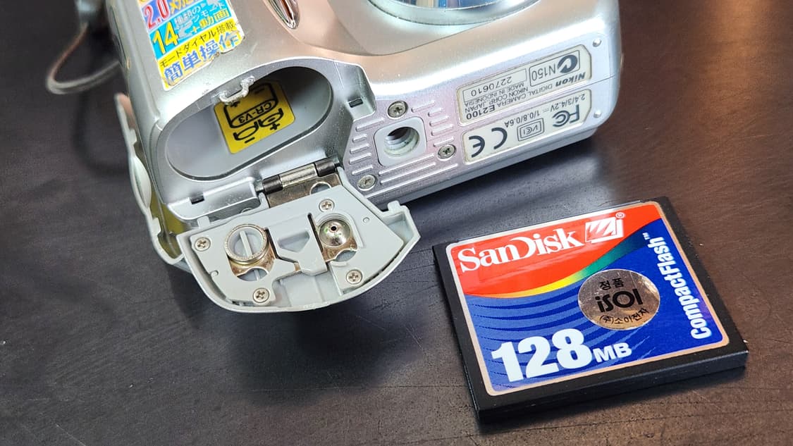 니콘 쿨픽스 2100 실버 빈티지 디카 (르세라핌 사쿠라) 상품이미지10