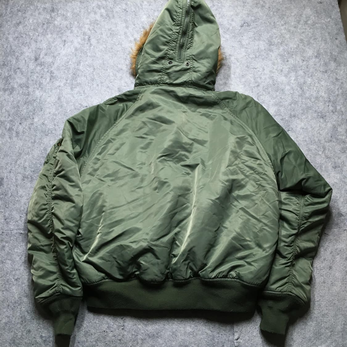 알파 인더스트리 N-2B 플라이트 붐버 자켓 그린 상품이미지5