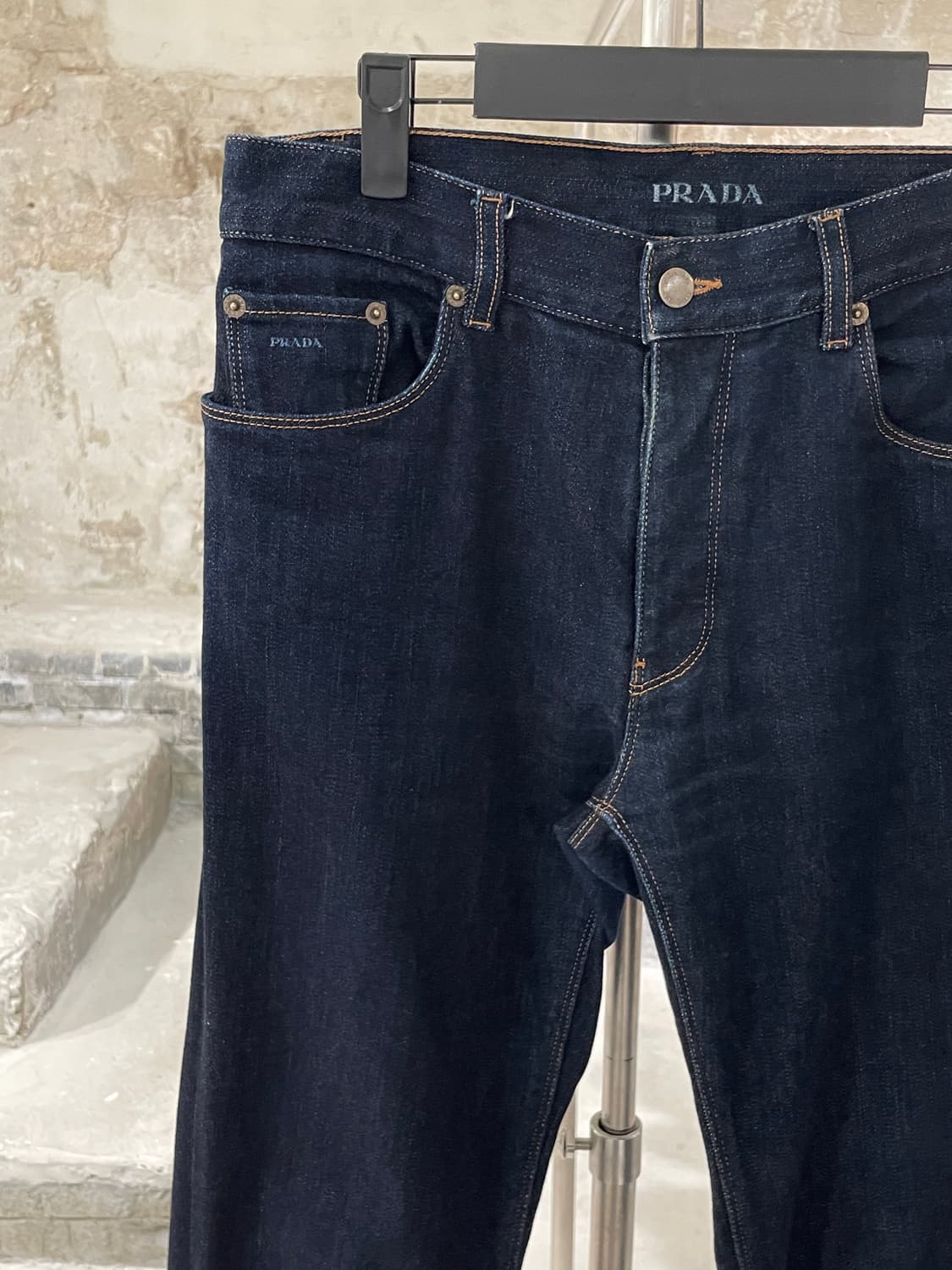 프라다 진청 이지 핏 버튼 플라이 데님 팬츠 상품이미지2