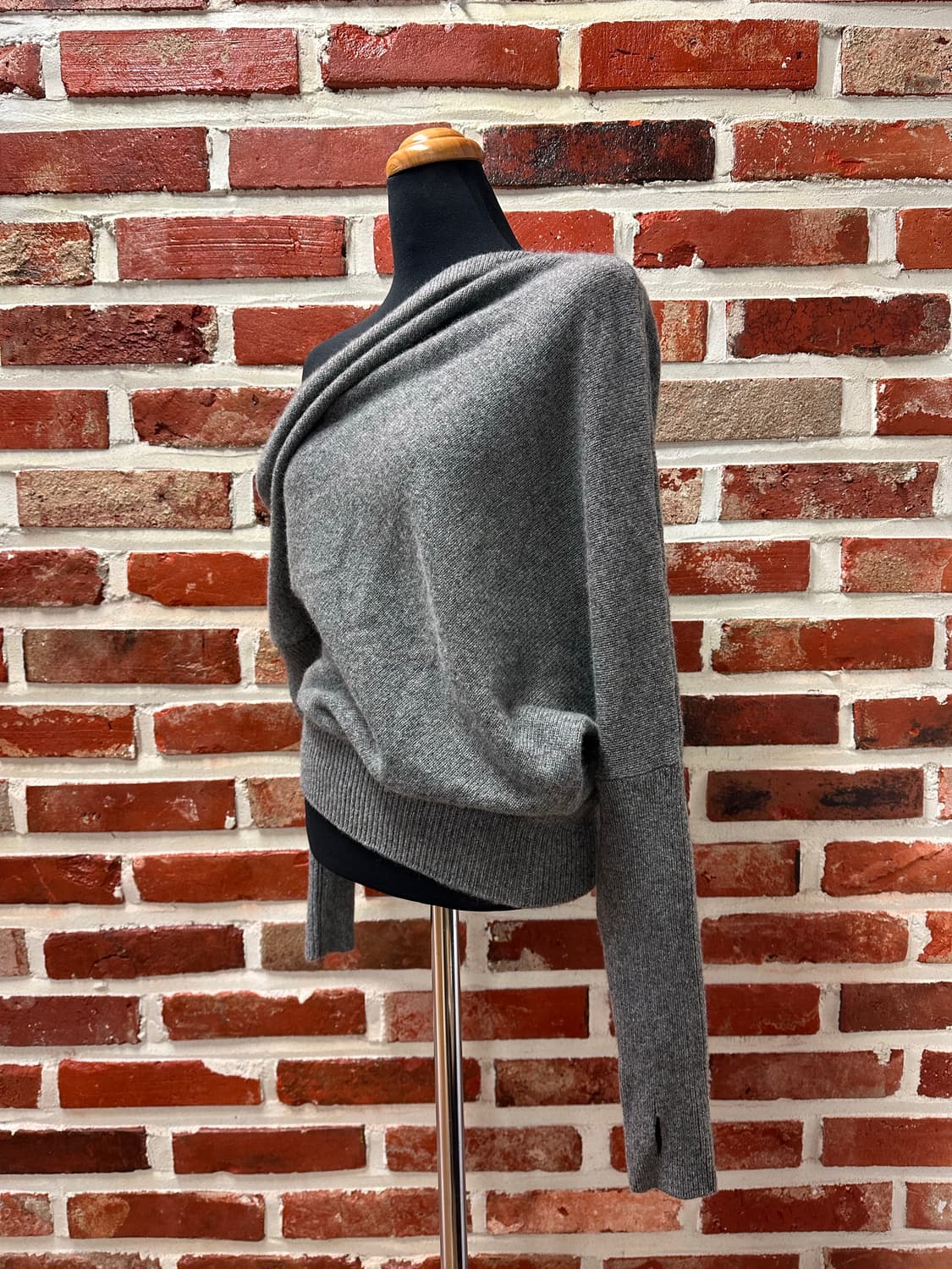 (2XS)톰포드 캐시미어100% 오프숄더 니트 상품이미지2