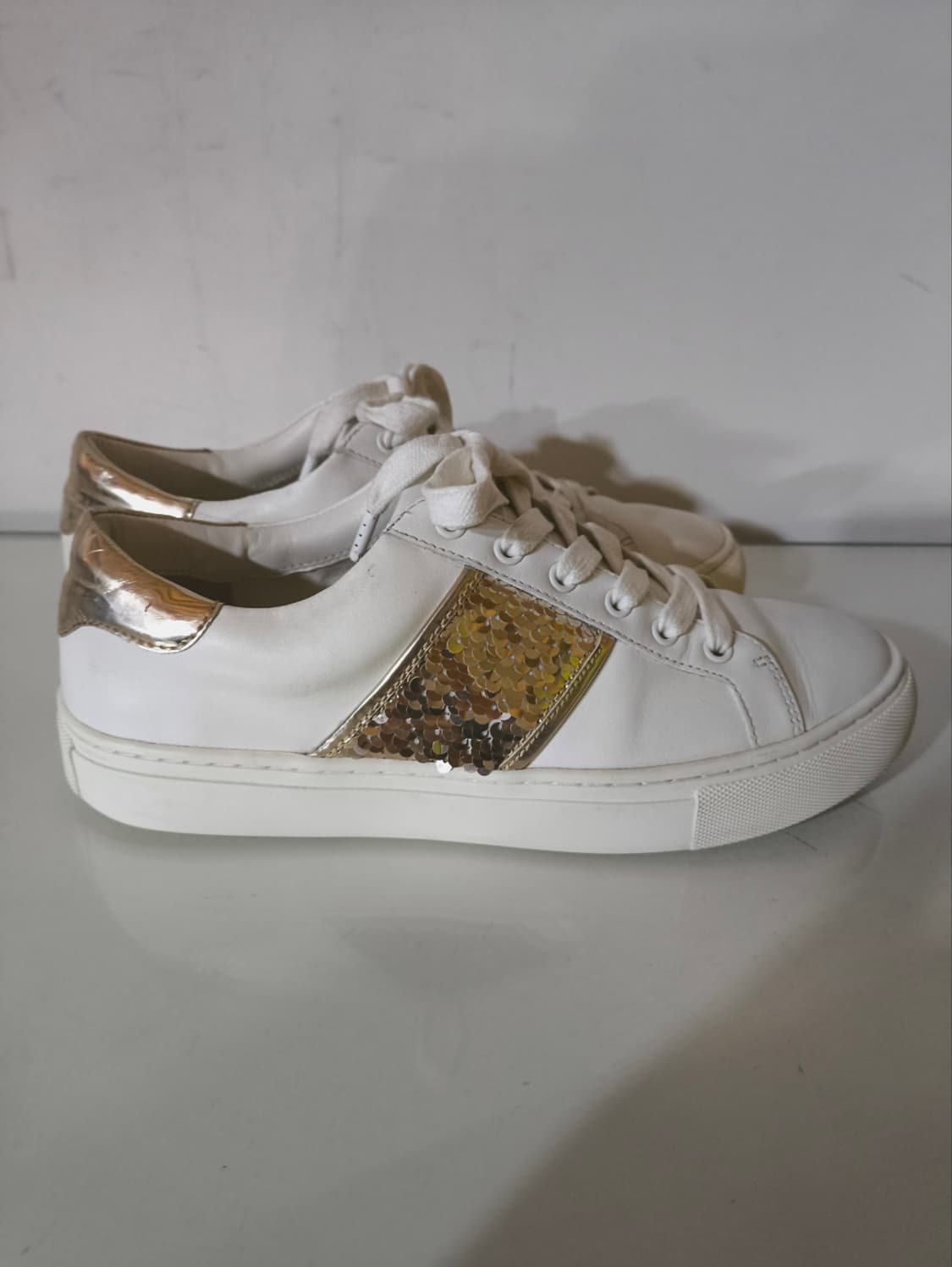 7.5 245mm 토리버치 스팽글 스니커즈 상품이미지1