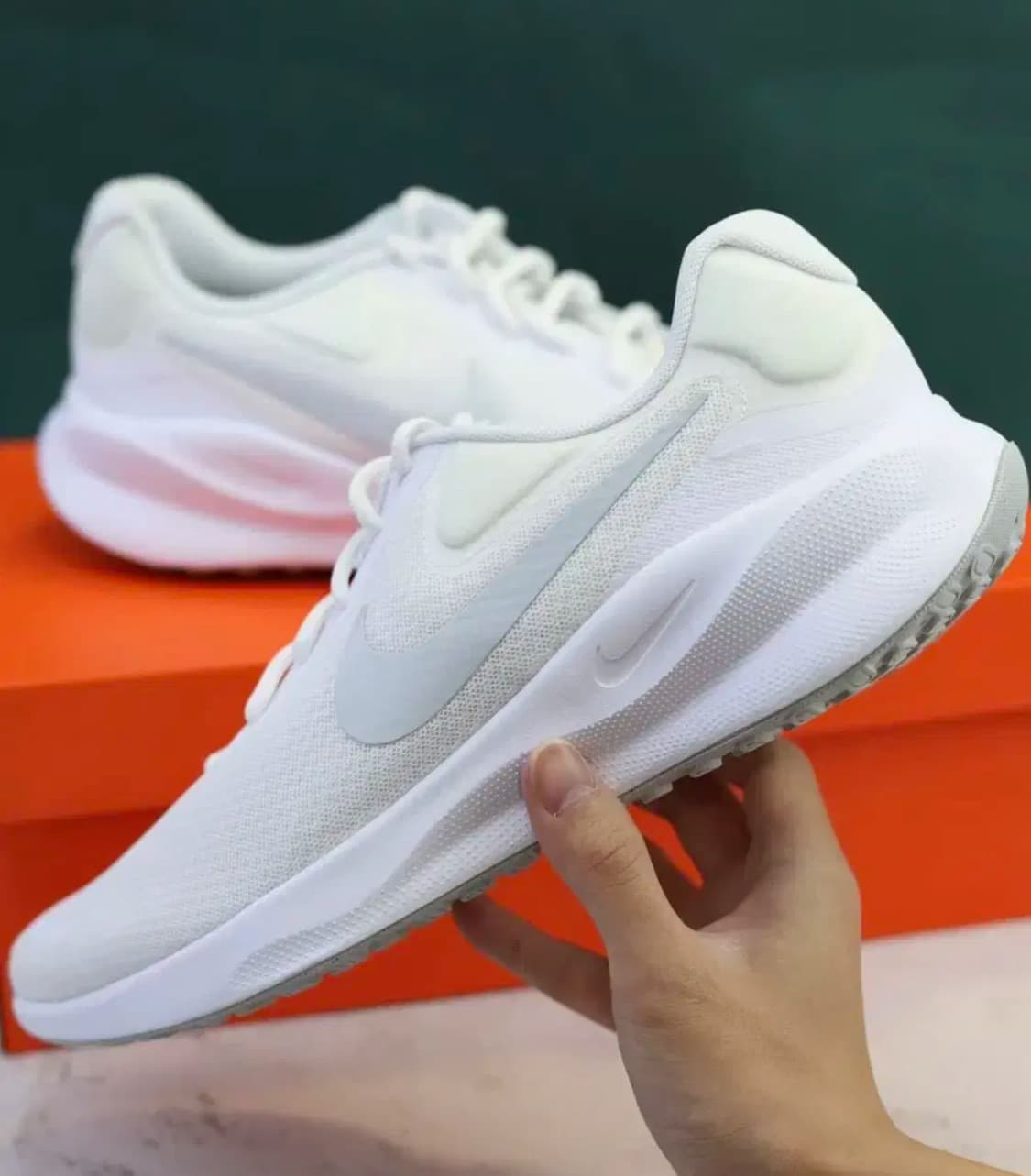 나이키 여자 운동화 레볼루션 7 화이트 상품이미지1
