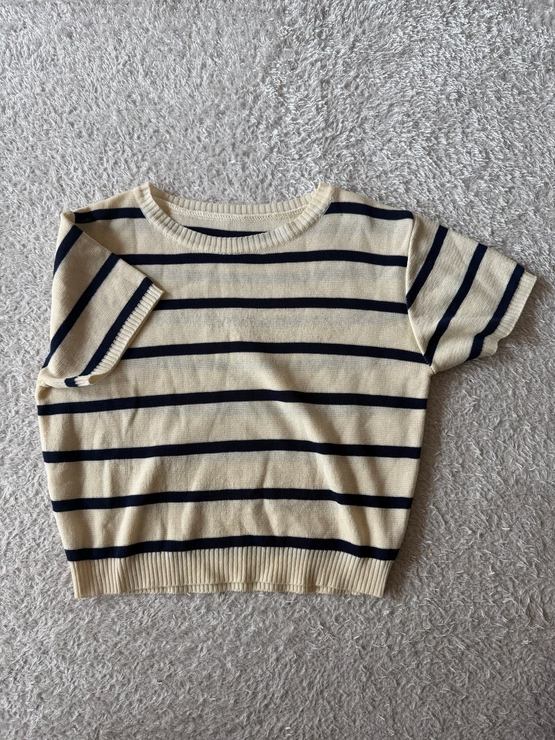 베이지 스트라이프 세미크롭 반팔니트 상품이미지1