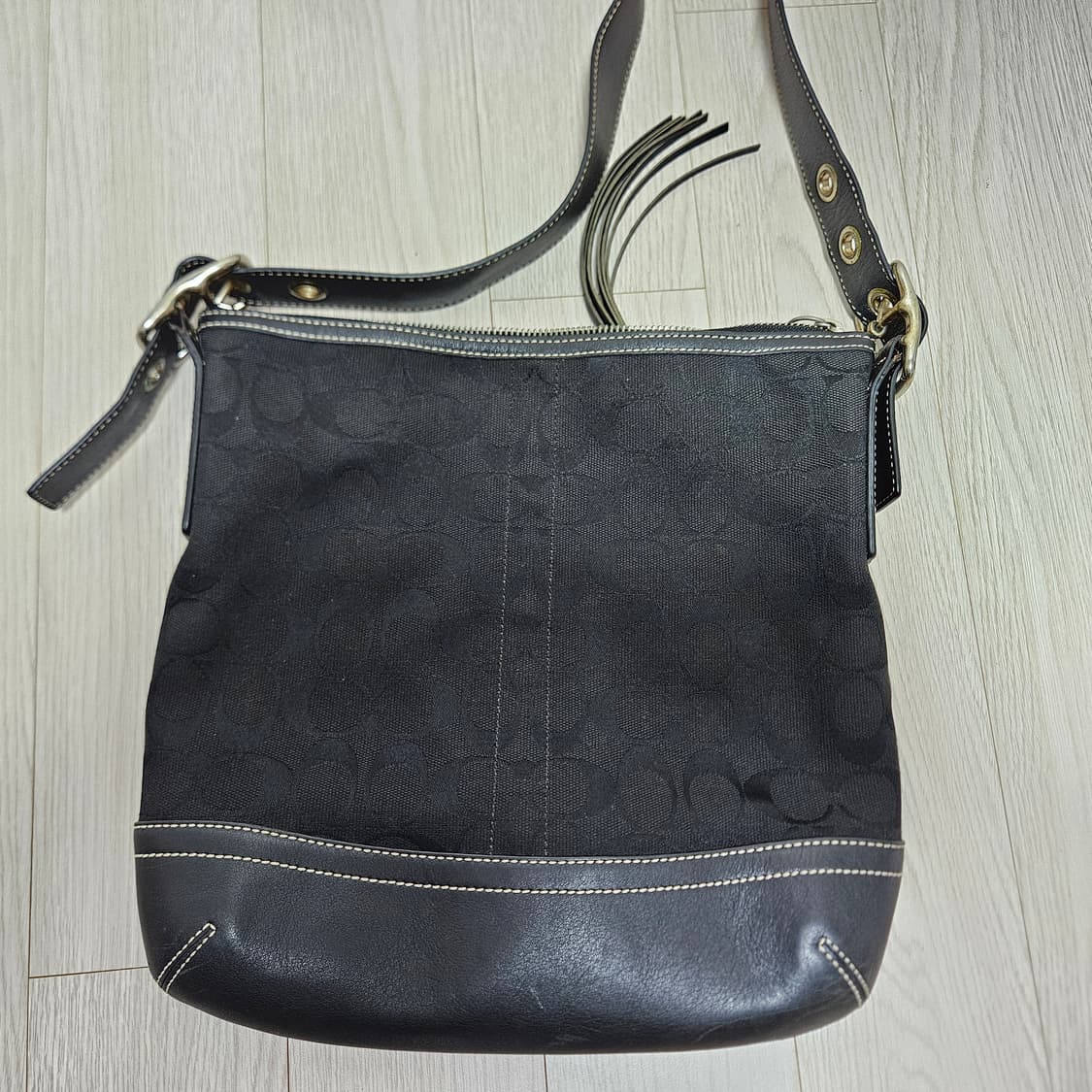 Coach 9362 코치 시그니처 소프트 블랙 숄더백 상품이미지8