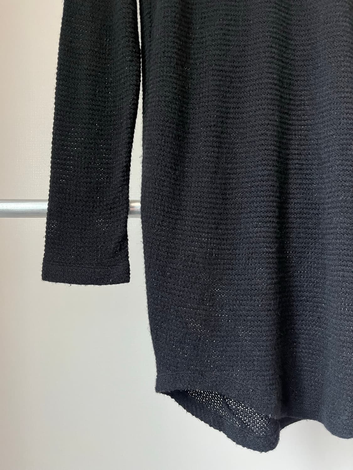 Julius Asymmetrical Wool Raschel Knit 상품이미지6
