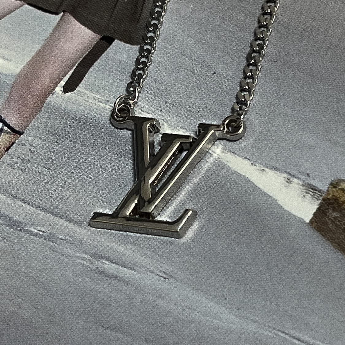루이비통 LV 로고 양고리 실버 목걸이 상품이미지5