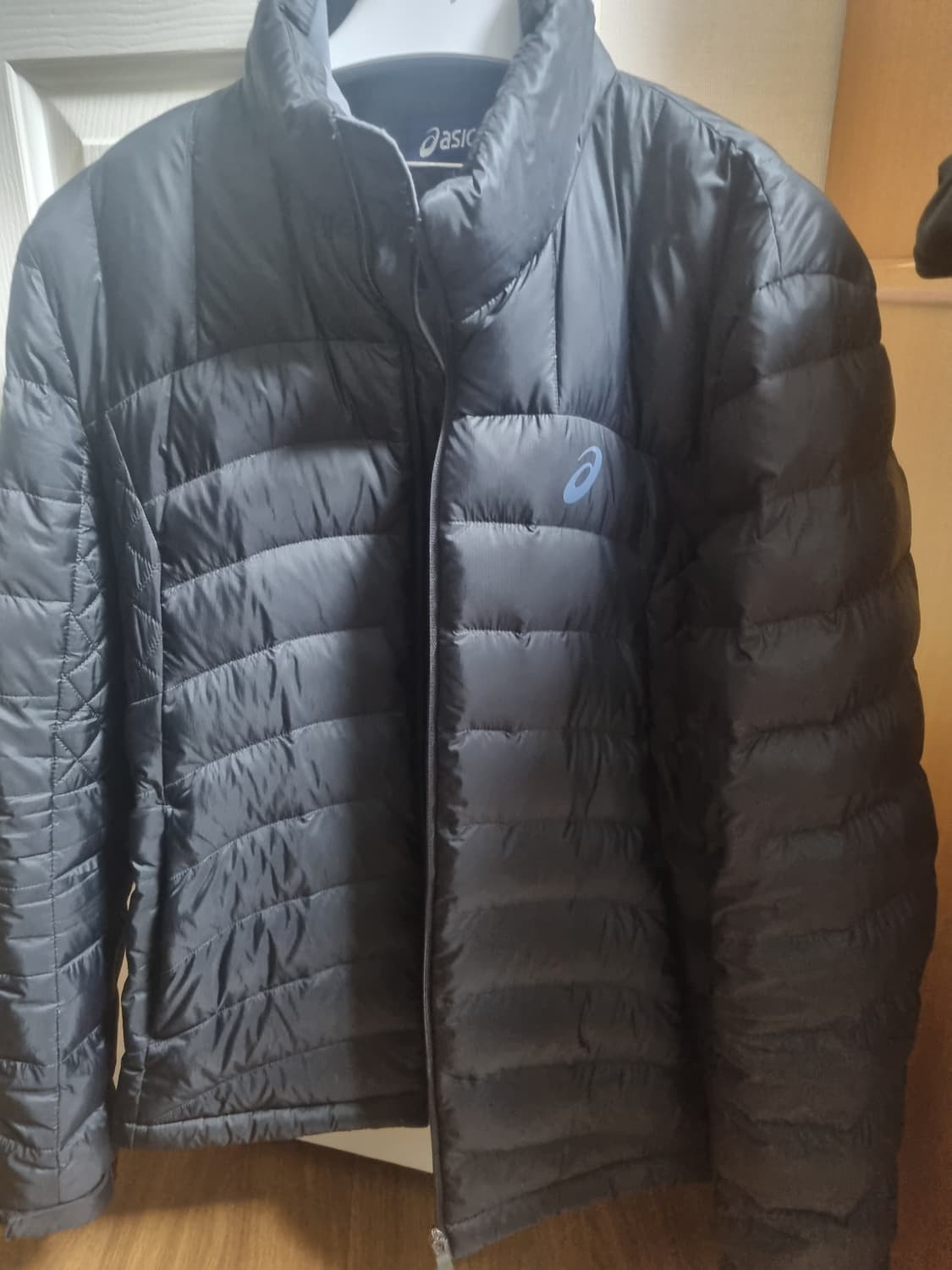 아식스 경량패딩 상품이미지1