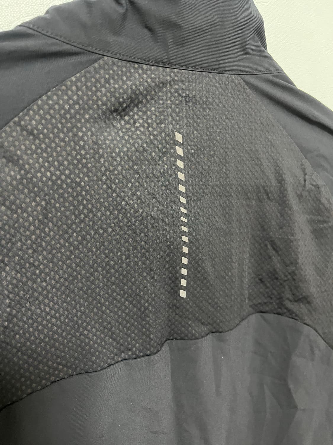 아식스 블랙 바람막이 러닝 집업자켓 상품이미지3