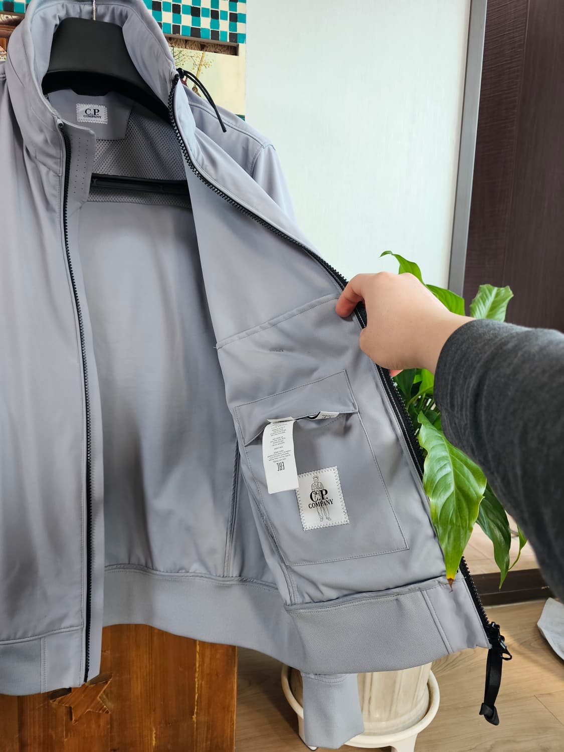 씨피컴퍼니 나일론 자켓 팔아요 cp컴퍼니 바람막이 100 50 105 L 상품이미지8