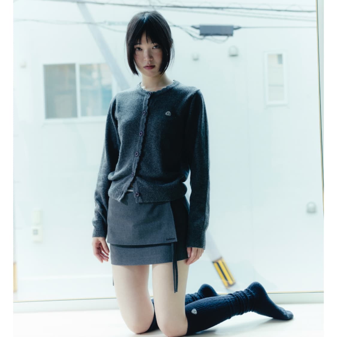 코이세이오 플라워 버튼 가디건 그레이 차콜 상품이미지7