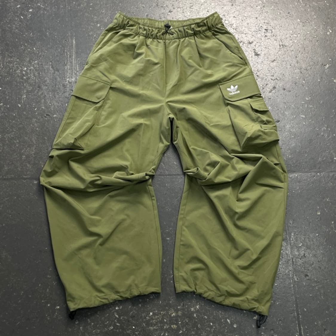 100 아디다스 스트링 와이드 카고팬츠  상품이미지1