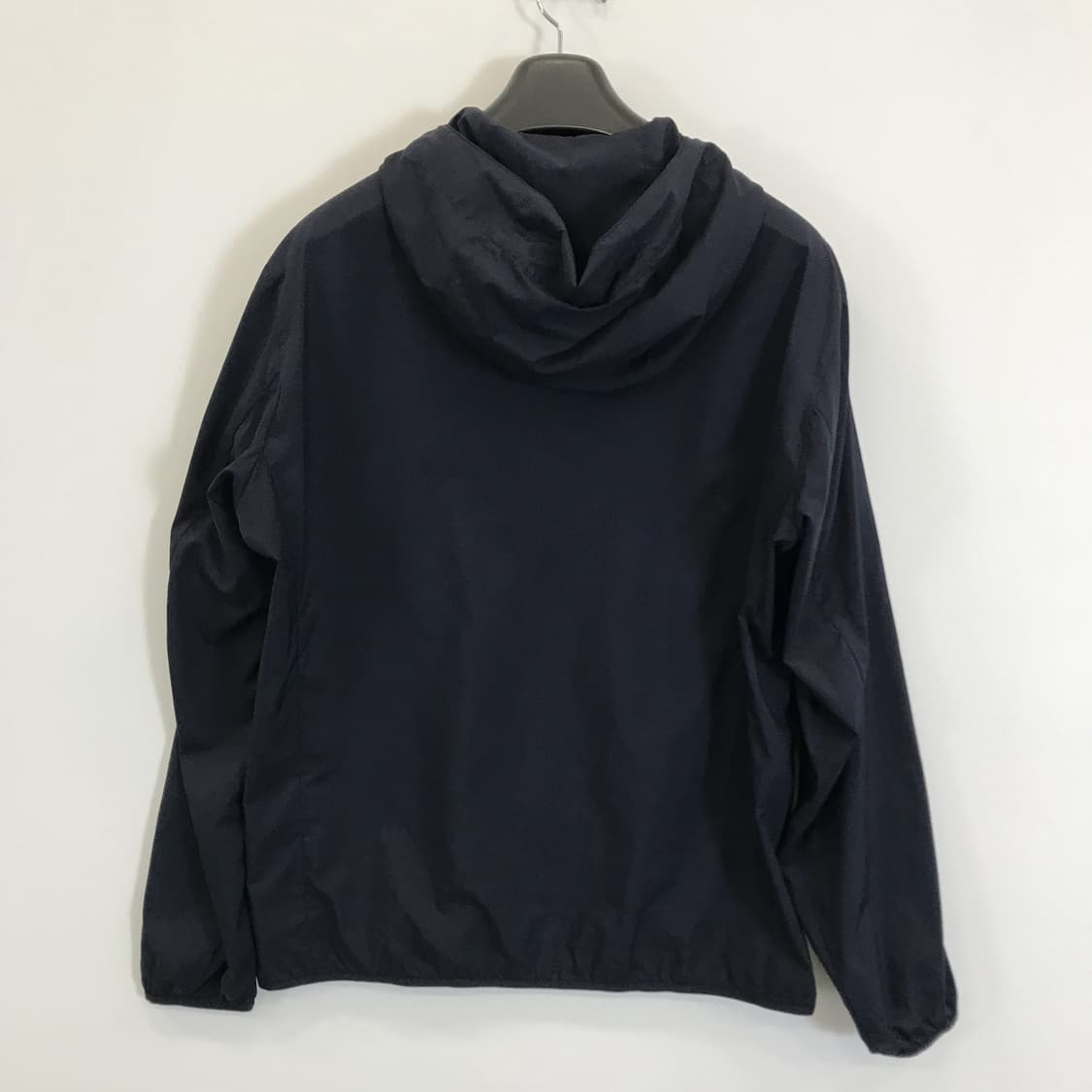 유니클로 포켓터블 UV 바람막이 네이비 [L] 상품이미지3