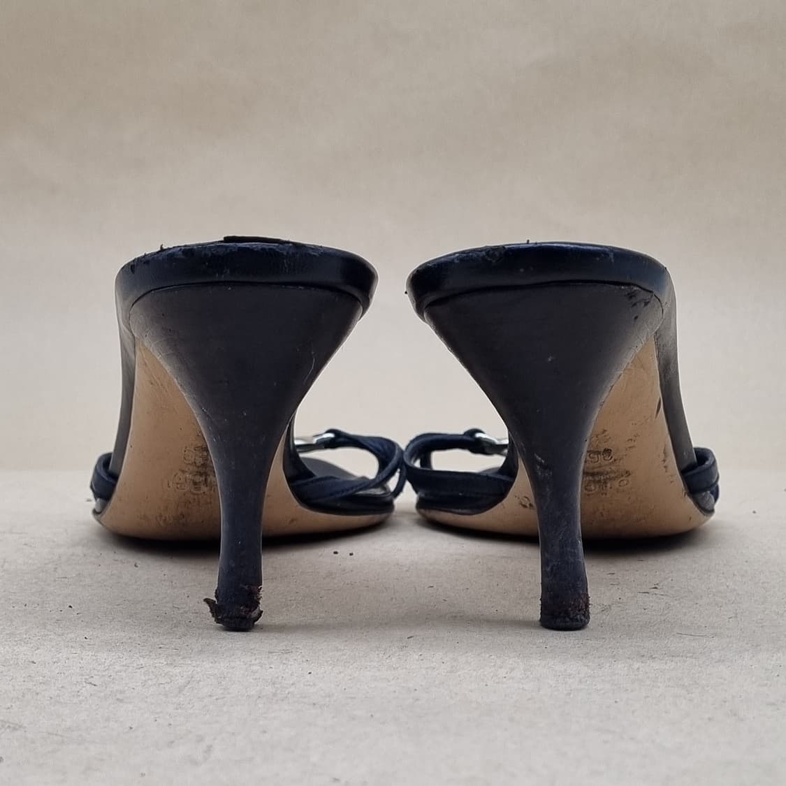 구찌 블랙 레더 여성뮬240  굽7 상품이미지3