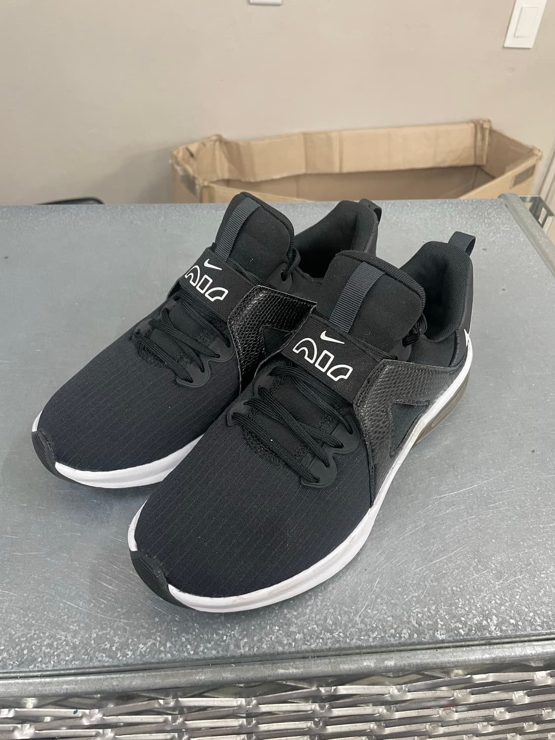 나이키 에어맥스 벨라 TR 5 블랙 다크 스모크 그레이 245 상품이미지2