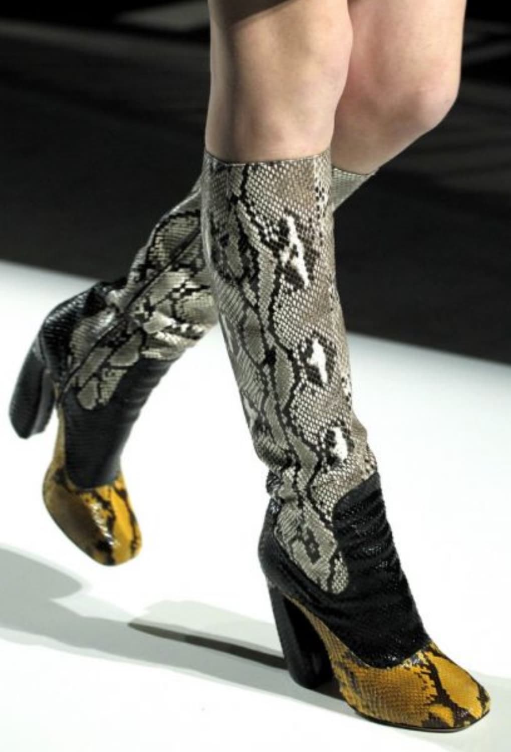 PRADA 11 /FW 부츠(파이톤 스킨-뱀피)38 사이즈-해외발송 상품이미지2