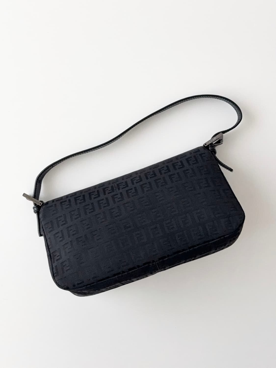 펜디 주카 더블 플랩 바게트백 상품이미지7