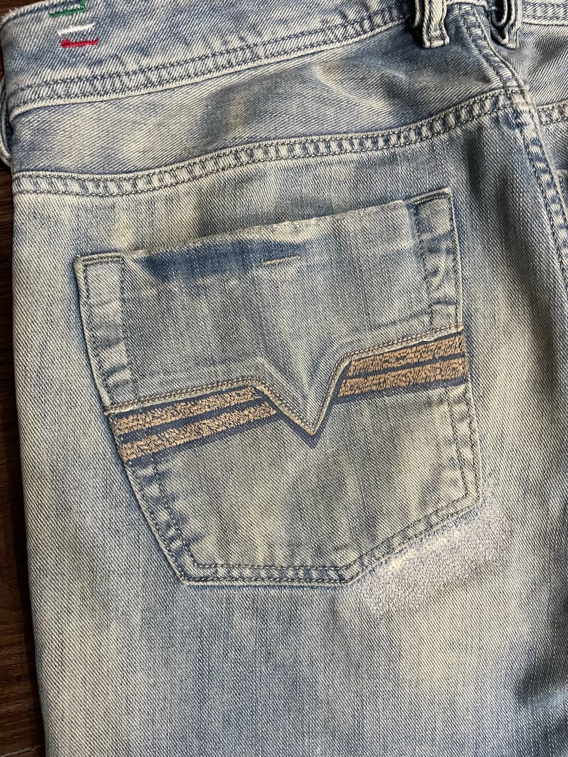 디젤 ZATINY 부츠컷 플레어진 데님 팬츠 상품이미지9