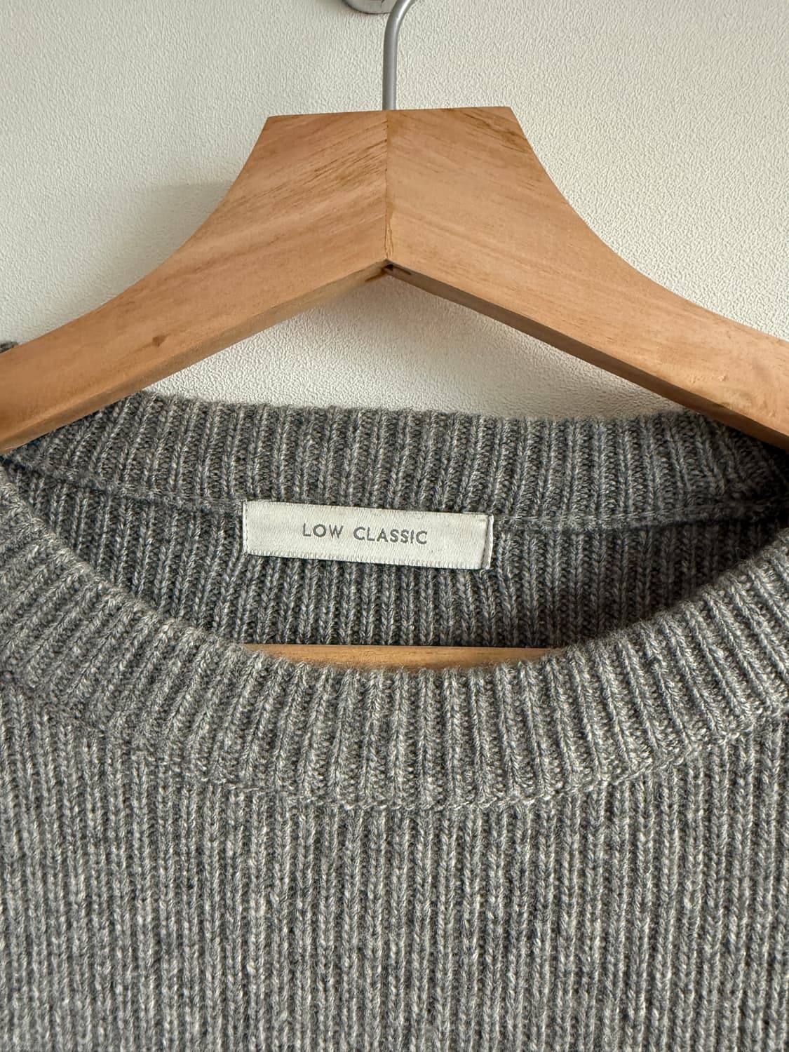 로우클래식(LOW CLASSIC) 비대칭 울 니트 상품이미지6