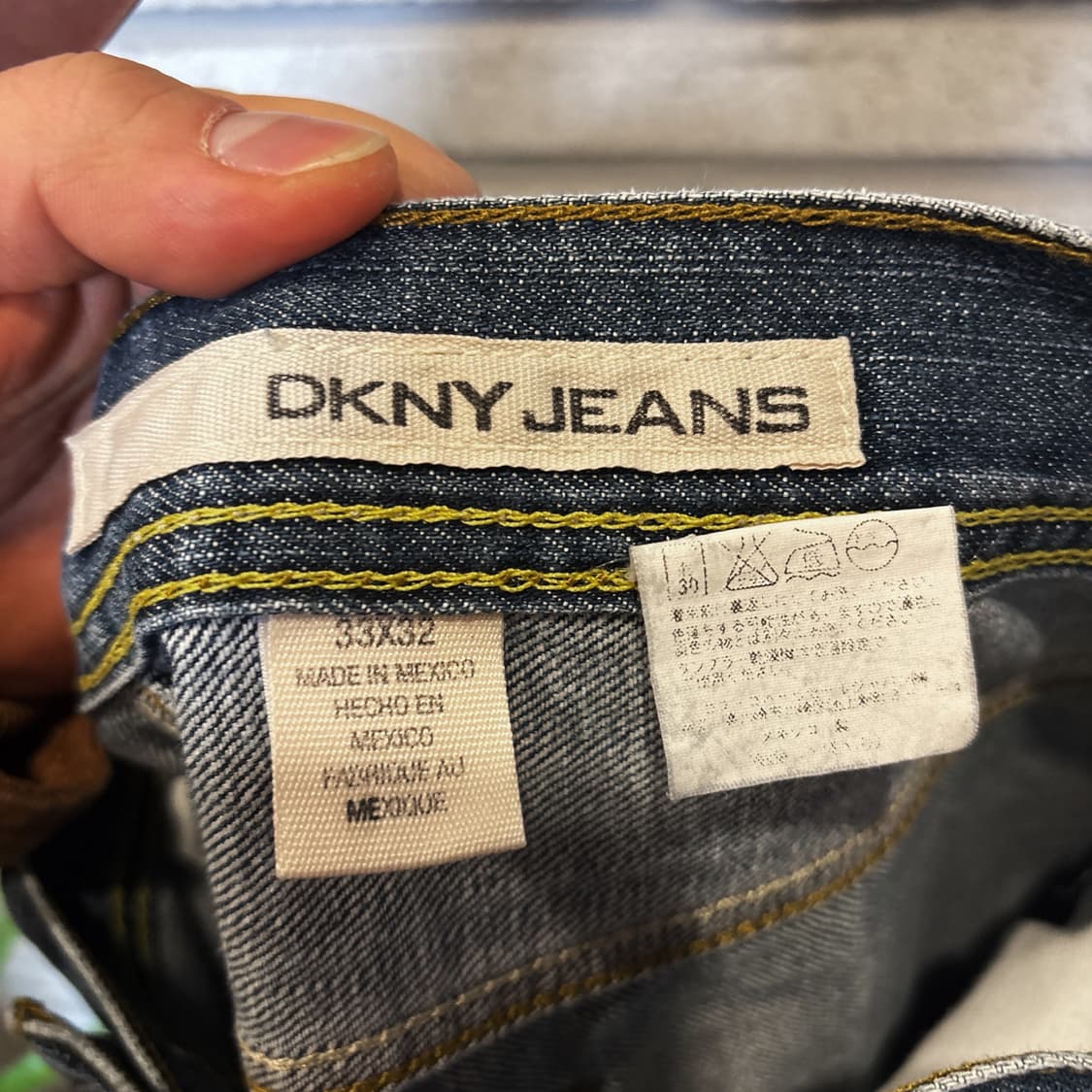DKNY 클래식 인디고 페이드 데님팬츠 디스트로이드 디테일 상품이미지8