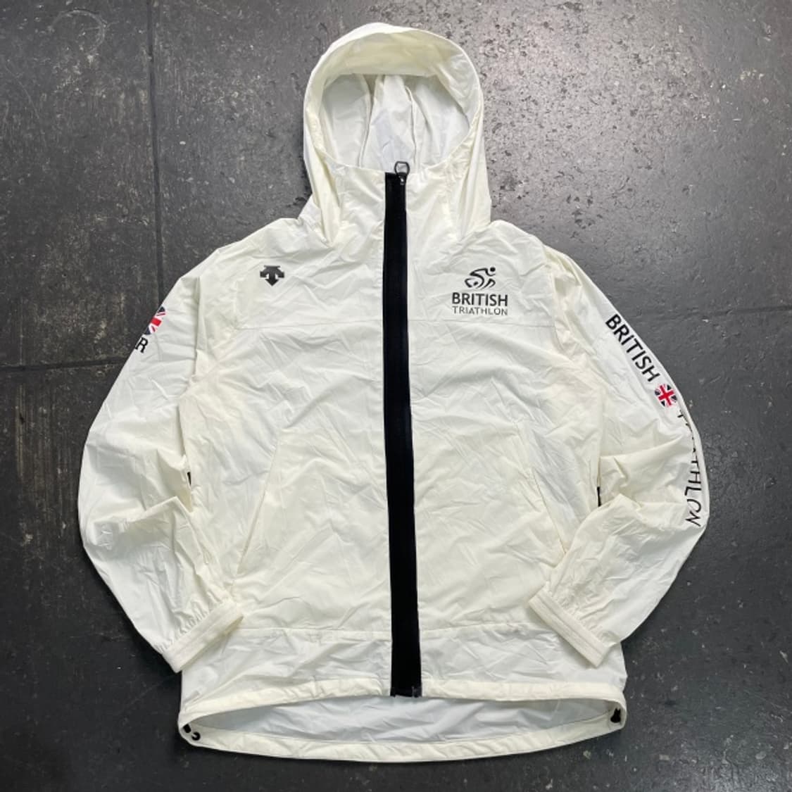 100 데상트 브리티쉬 트라이애슬론 바람막이  상품이미지1