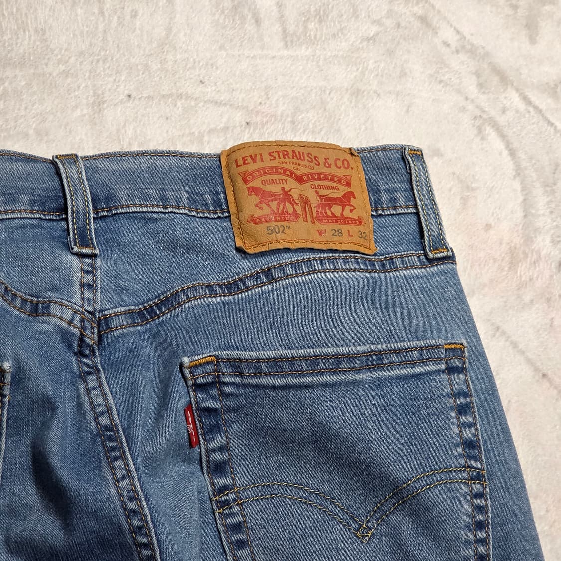 리바이스 502 슬림핏 연청 데님  상품이미지2