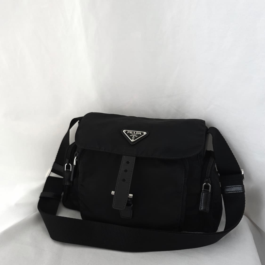 [정품 PRADA] 프라다 양포켓 나일론 메신저백 크로스백 상품이미지1