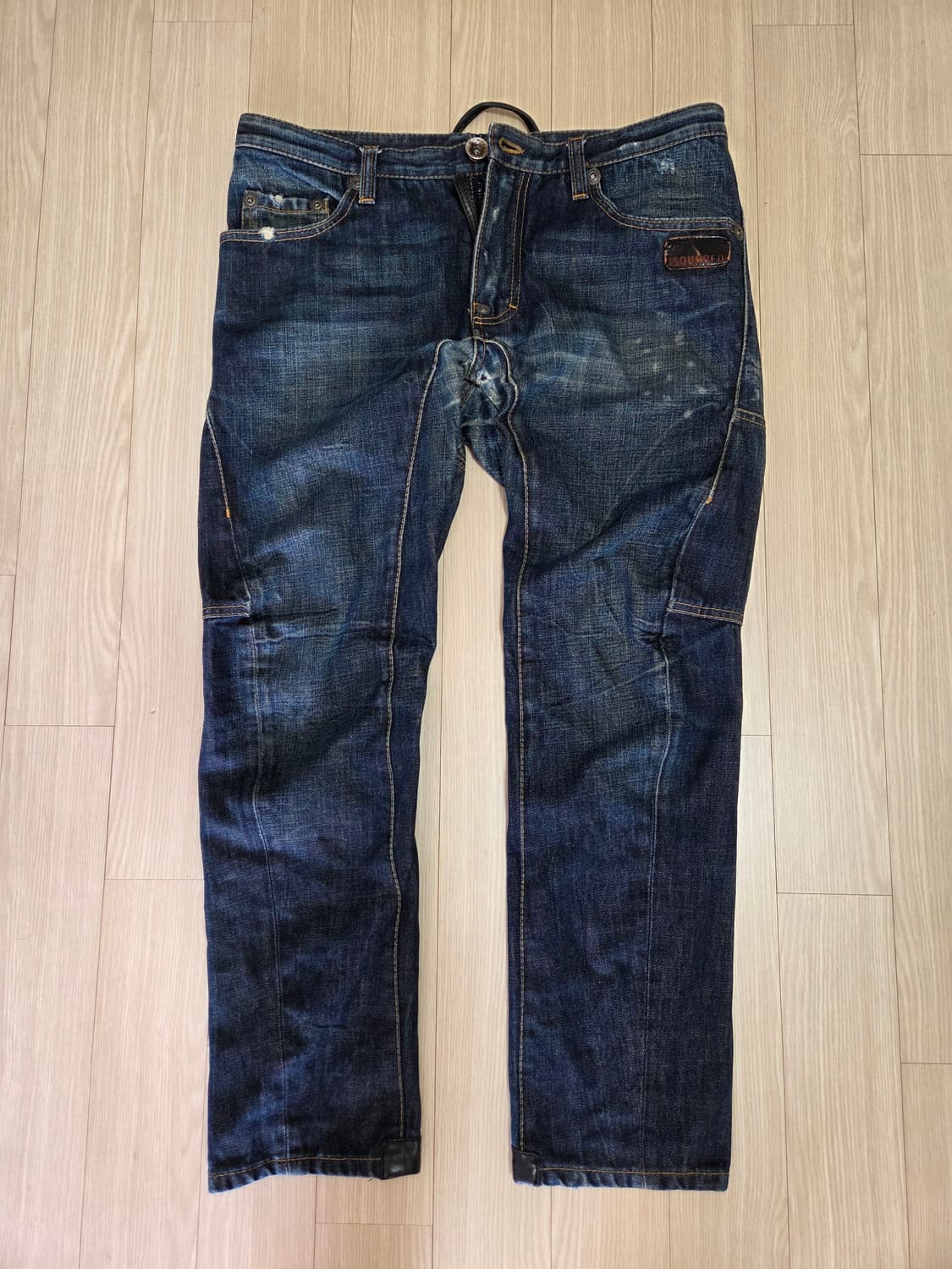 디스퀘어드 가죽 디테일 데님팬츠 상품이미지1