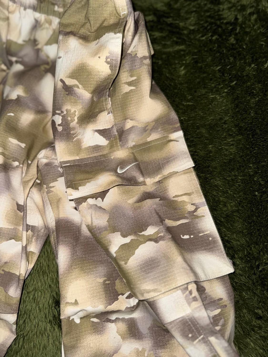 [M] 나이키 우먼즈 카모 립스탑 미드라이즈 카고 팬츠 상품이미지5