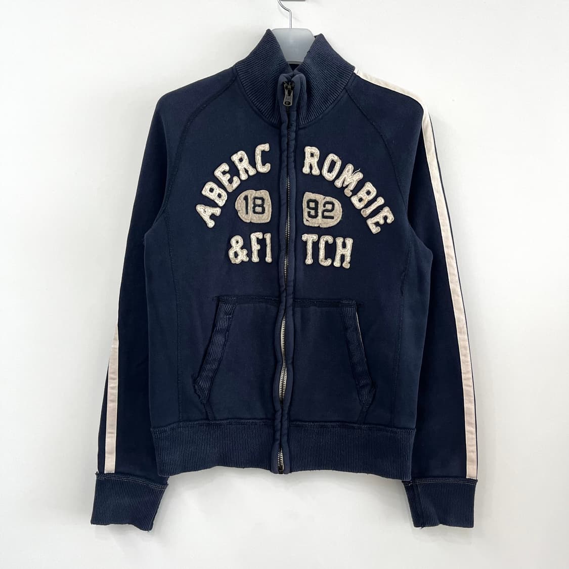 아베크롬비 아치로고 네이비 집업 자켓 상품이미지3