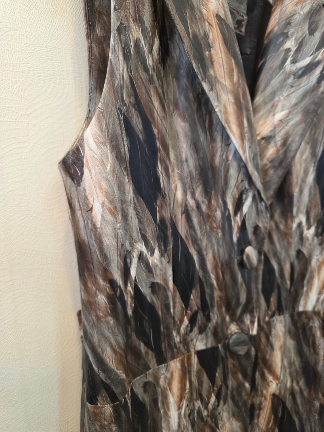 페더 패턴 명품스타일 슬리브리스롱 가죽 자켓베스트 상품이미지3