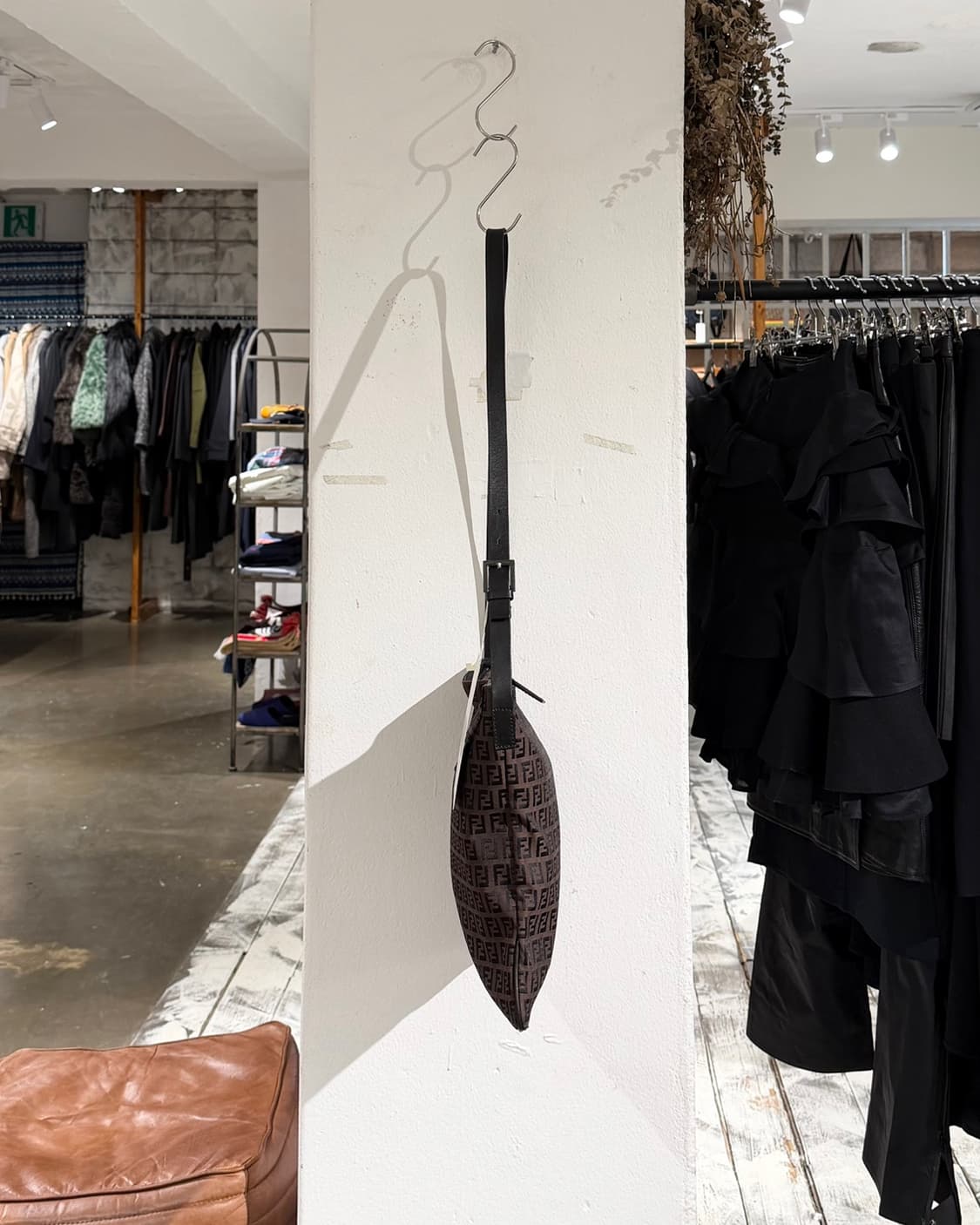 펜디 브라운 주카 캔버스 크로스백 상품이미지3