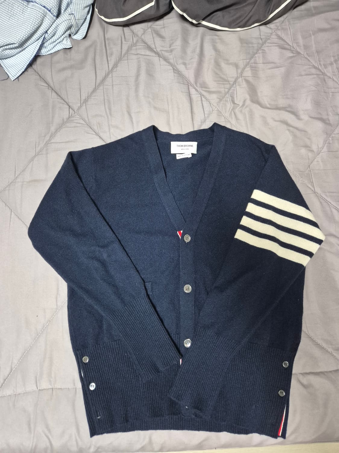 톰브라운 캐시미어 가디건 상품이미지1