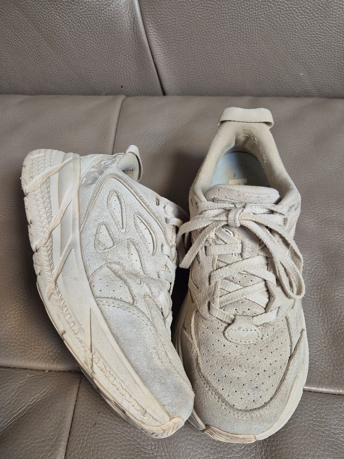 호카 클리프톤 L 스웨이드 에그녹 여성 235 상품이미지1