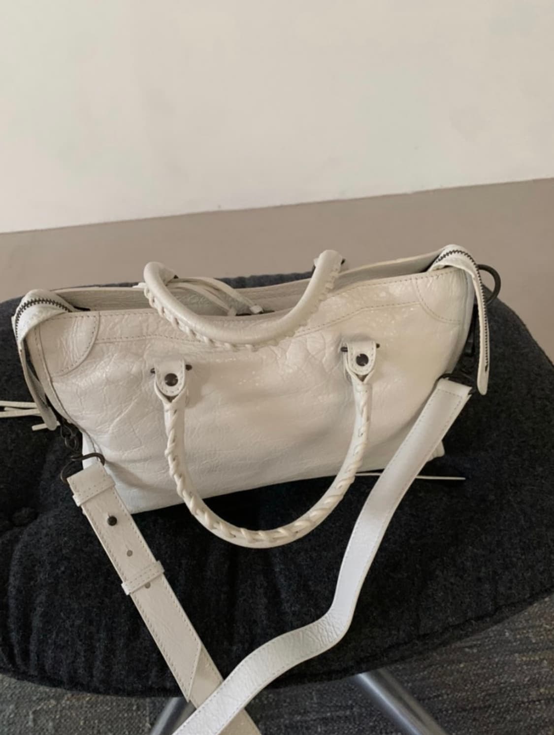 발렌시아가 스몰 모터빅 (르 시티백 옵틱 화이트) 상품이미지4