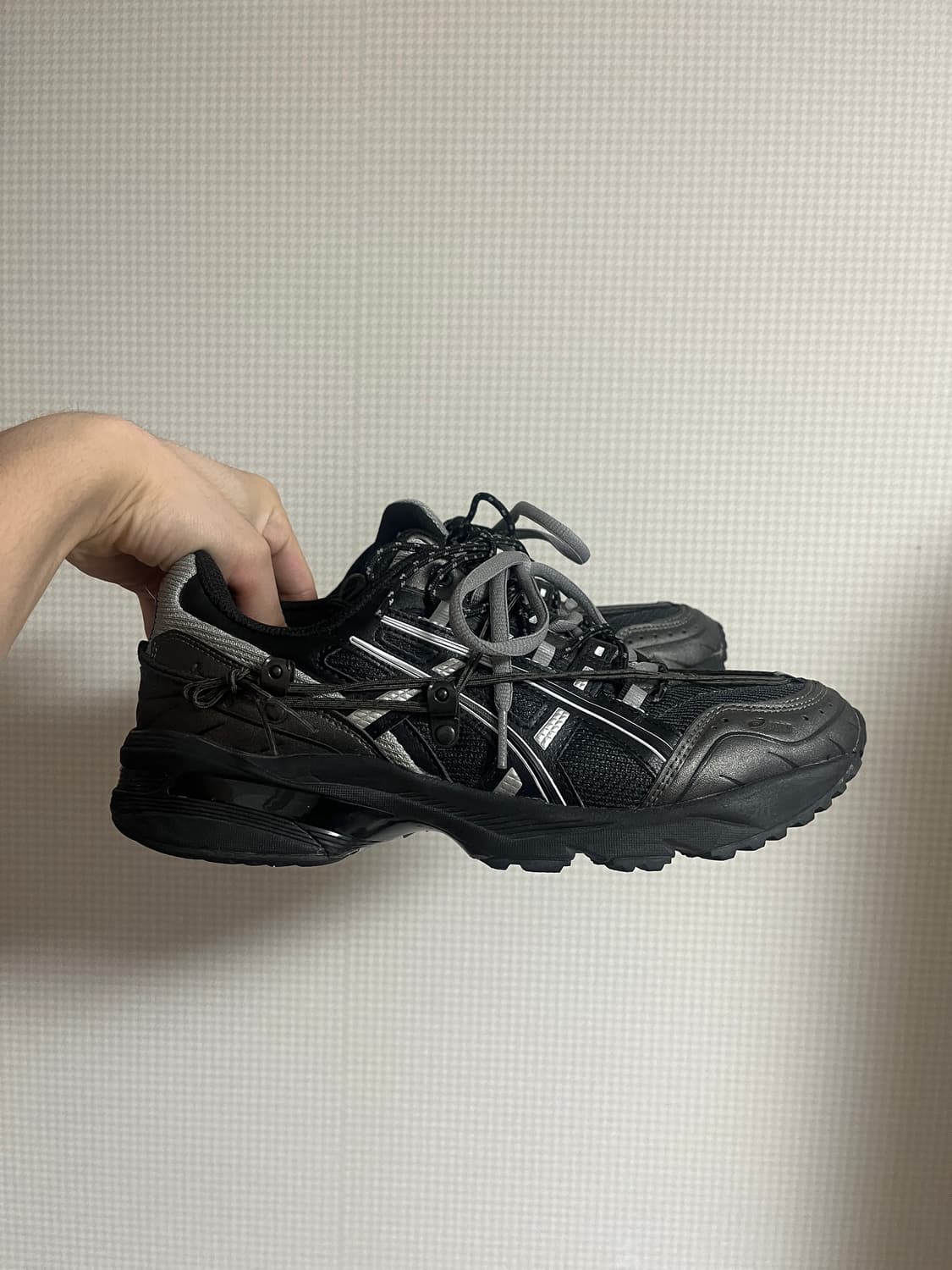 [260] 아식스 x 앤더슨벨 젤 1090 블랙 실버 상품이미지2