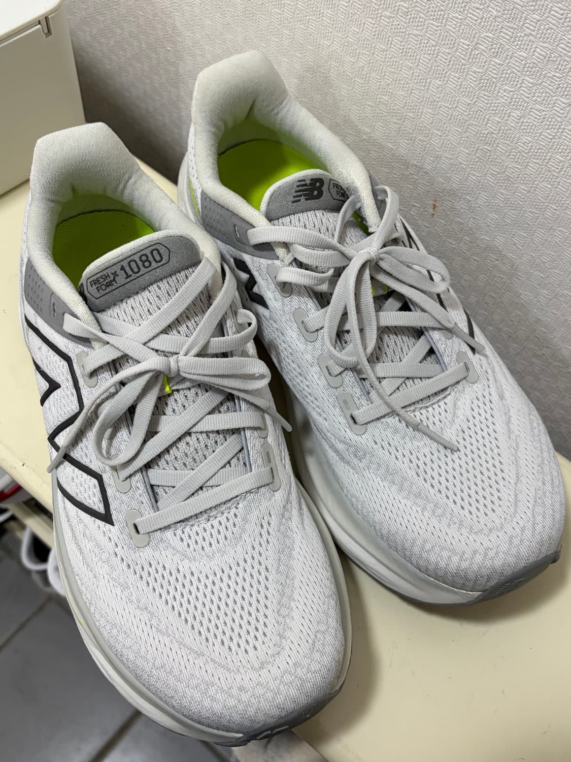 250) 뉴발란스 1080v13 그레이 상품이미지3