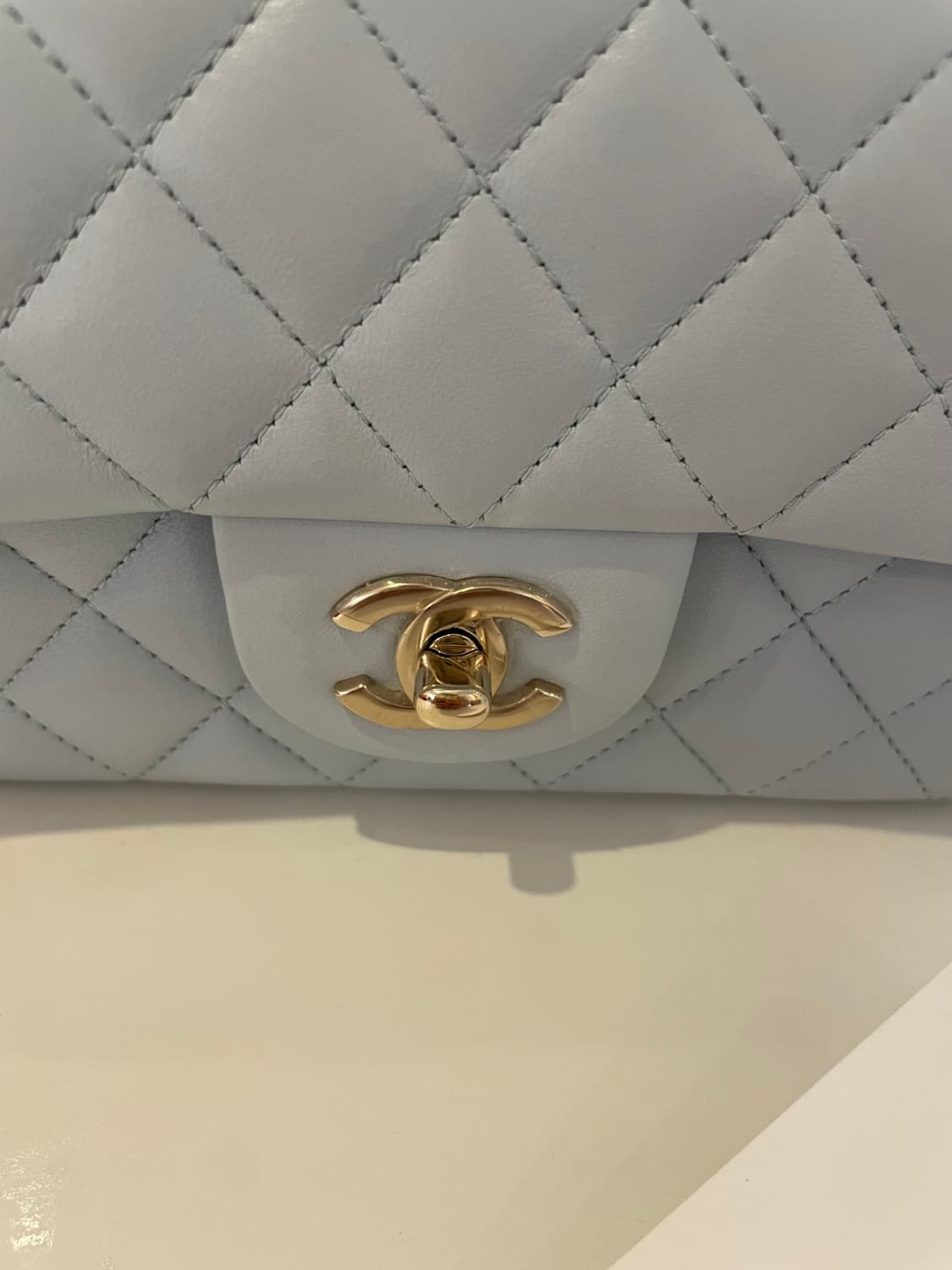 샤넬 뉴미니 탑핸들 금장 라이트 블루 상품이미지7