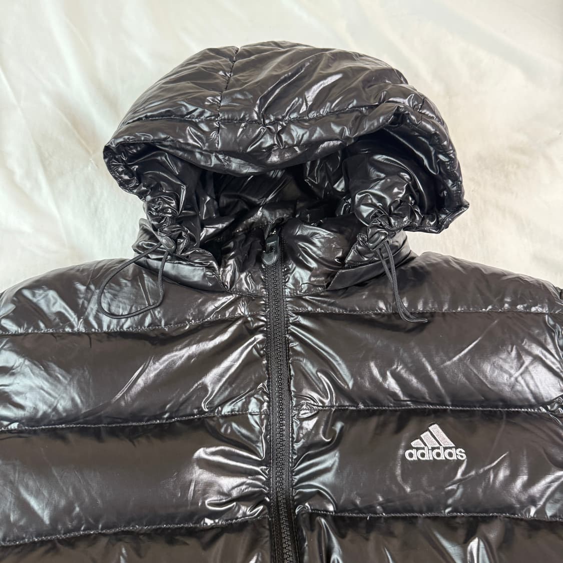 아디다스 실버 글로시 로고 구스다운 경량패딩 L 상품이미지3