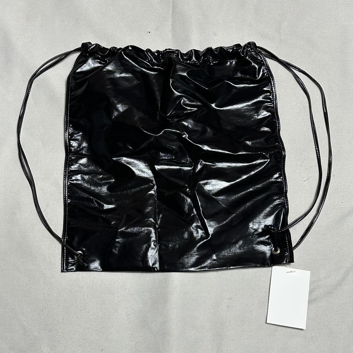 OS 마뗑킴 블랙 스트링 코팅 백팩 상품이미지3