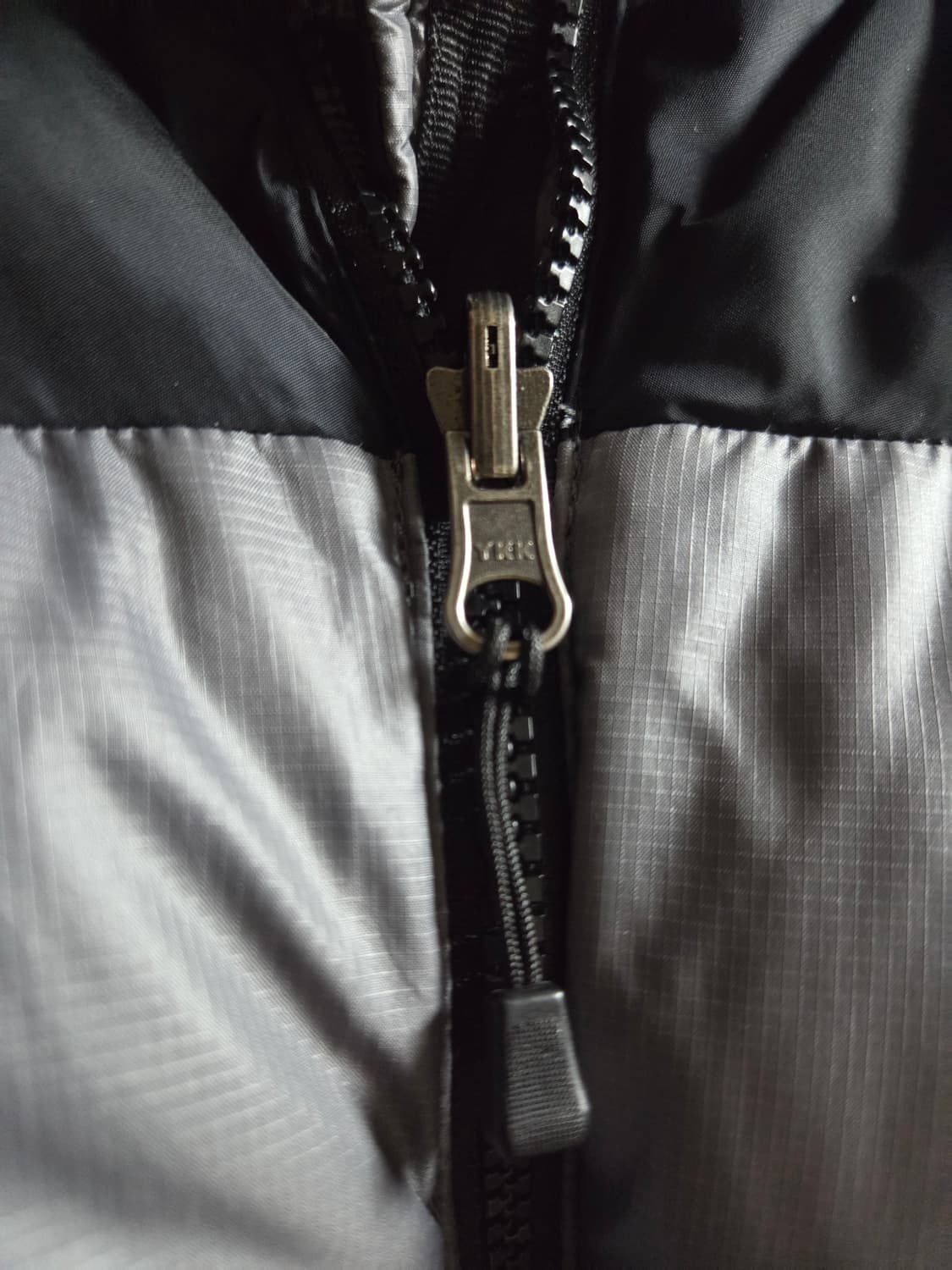 노스페이스 700 눕시2 패딩 블랙/그레이 M(실측 100~105) 상품이미지3